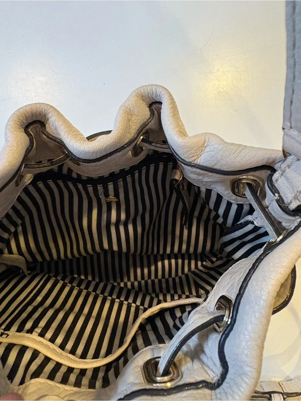 Kate Spade || Convertible Drawstring Bucket Bag Crossbody Small Gray‎ Beige